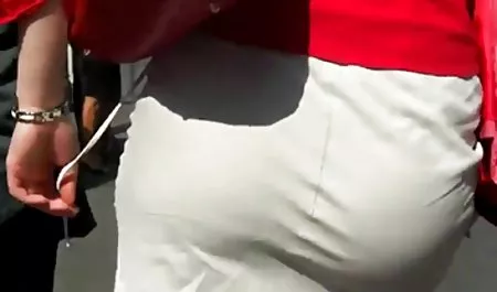 કેમ Cutie ક્લિઓ Banged તે વેબકેમ પર એક કામુક લોડો! સેક્સ સાથે પતિ