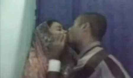 પડદા પાછળ ભારત વાહિયાત માં આશ્રય સાથે ઉનાળામાં