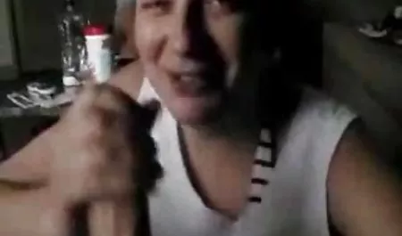 વસ્ત્રો કિશોર કે કિશોરી લે લોડો નશામાં વાહિયાત