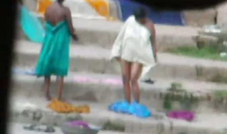 ટીન સાથે Fucks હાર્ડ ગાંડ મારવી કામુક ડેડી