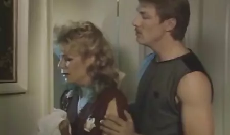 છોકરી પર હસ્તમૈથુનનો વાહિયાત બાજુ પર ગાંડ