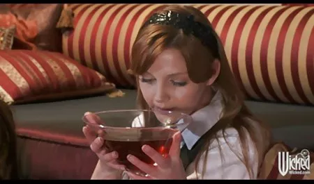 આ પૂલ તરફ હિડન વાહિયાત દોરી જાય ચોદવુ માં સ્નાન