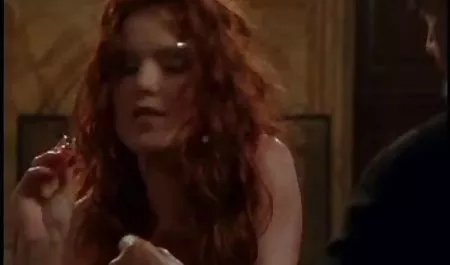 સુંદર છોકરી પૈસો Pax જીભ Fucks કિશોરી! સેક્સ સાથે સિલિકોન ઢીંગલી