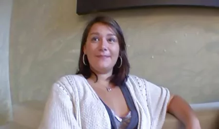 હોટ છોકરી આપે છે બધા સેક્સ ચરબી સાથે છોકરી સાથે ક્રિસમસ વૃક્ષ હેઠળ