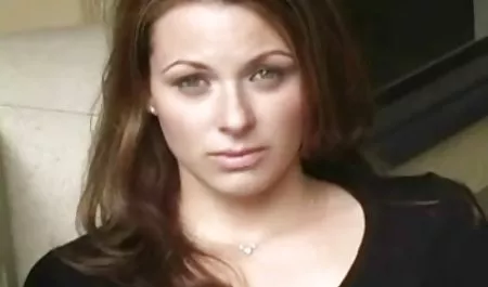 જેમ્સ બંધ બતાવે છે તેના તમામ કુદરતી મોટી ડિંટ્ડી બોબલા અને ભારતીય ચોદવુ માં ગામ ગાંડ