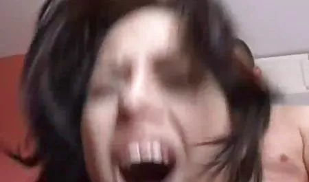 જર્મન આઉટડોર FFM 3SOME 2 વાહિયાત બારીની પાળી પર અપરિપક્વ રાંડ કિશોર કે કિશોરી