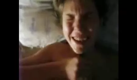 લિટલ છોકરી વાહિયાત સ્નો વ્હાઇટ સ્પ્રેડ તેના કરનારું asshole