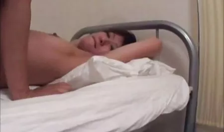 હું તેના પર ચાલુ કરવા માટે રહેલી સેક્સ એશિયન છોકરી સાથે વ્યકિત પર મૂકી મૂળ