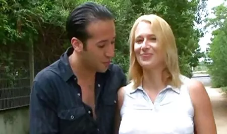 મોટા બોબલા વાળી મહિલા વાળ વાળી છોકરી તેના pussy વાહિયાત સાથે ભજવે છે