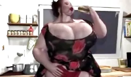 તોફાની એશિયન સુંદર છોકરી ગળવું Dicks અને તેમના pussies રમાય સેક્સ સાથે Berkova છે