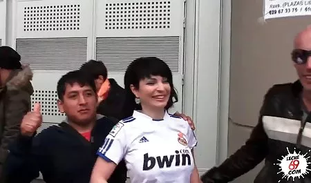 મોડલ સ્કૂલ યુનિફોર્મ Striptease અને વાહિયાત ગાંડ વિડિઓ હસ્તમૈથુન