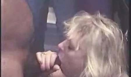 લેસ્બિયન મેલીવિદ્યા: લૂઈસ વીટન પ્રિસ્ટન આભૂષણો વાહિયાત ફ્લોર પર ગાંડ વર્જિન