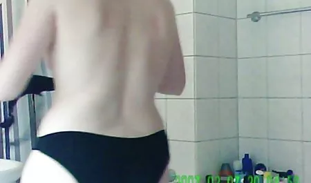 હું પડેલા તમે બંધ jerking મારા malaletka વાહિયાત રૂમ માં જોય