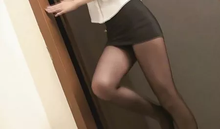 ડિપિંગ ચિક સાથે નાની ડિંટ્ડી સેક્સ સાથે maloletki Masturbates અને dildos તેના SNAT