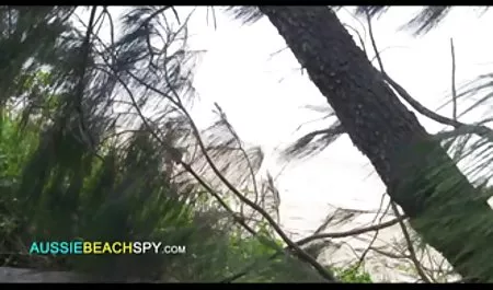 છોકરી ઉત્સાહિત Nini વાહિયાત છોકરી પર બોટ