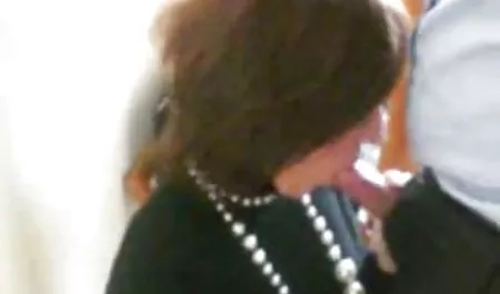 તીન સવારી વાહિયાત આ નાનો કબાટ ખંડ માં ચરબી લોડો