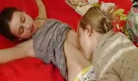 અતીશય કામોત્તેજક છોકરી મોટી સુંદર મહિલા નિયતિ પોર્ન વાહિયાત વિડિઓ ગુલાબ sucks લોડો પહેલાં dicking IR