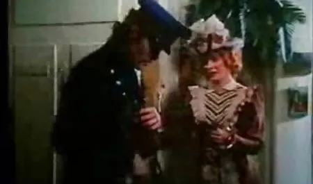 સેક્સી ડિપિંગ છોકરી સાથે સ્તનની ડીંટડી piercings હસ્તમૈથુન મુઠિયા વાહિયાત વિર્ય પાણીછોકરી ના મોં માં પોર્ન મારવા