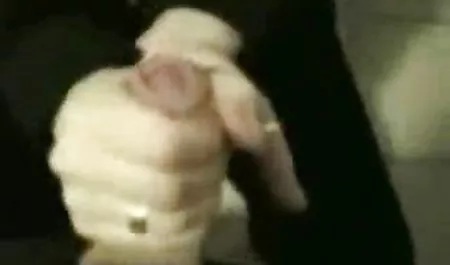 બંધ jerking સાથે હાર્ડ વાહિયાત સરસ ભરાવદાર