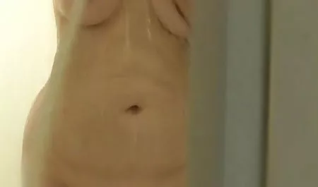 રાંડ sucks બાઇ-બાઇ-સી માણસ વાહિયાત (મોં)