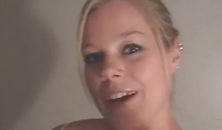 ગરમ સુંદરતા ભોસ ચુત ચોદવુ સેક્સ trah અને સારી રીતે