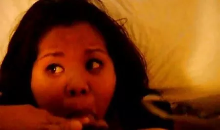 3 દેવી માં એક સેક્સી વાહિયાત અને વાહિયાત સ્કર્ટ લેસ્બિયન સેક્સ