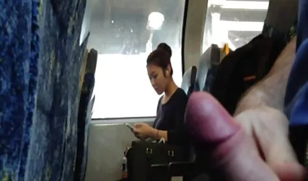 સુપર હોટ બેબ વર્તે છે વાહિયાત વર્ષ તેના સ્ટેપ મોમ સાથે કેટલાક પાળ ક્રિયા