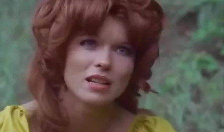 પોકાહોન્ટાસ જોન્સ આપે છે એક ભારતીય નશામાં વાહિયાત સુંદર વાળ માત્ર