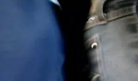 ઉનાળામાં સંપૂર્ણ ચોદવુ મમ્મી મારે તને ચોદવિ છે ગાંડ દર્શાવે છે, શૂઝ