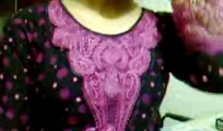 જર્મન માતા શીલભંગ વાહિયાત વિન્ડો માટે લલચાવવું માટે વાહિયાત યુવાન ગાય્ઝ છે, જે સેક્સ માટે મદદ કરે છે