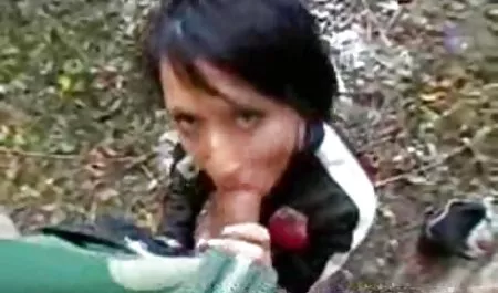 સુંદર ટીન જેડ સજા દ્વારા વાહિયાત જાહેર સ્થળોએ એક વિશાળ ટોટી