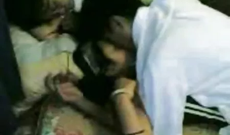 ગ્રેની સાથે વાહિયાત વિશાળ ડિંટ્ડી ઘૂંટણ માં