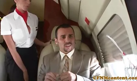 હું મૂકી તેના ગરમ ડિક વચ્ચે તેમના નરમ બોબલા ચોદવા હોઠ જોય