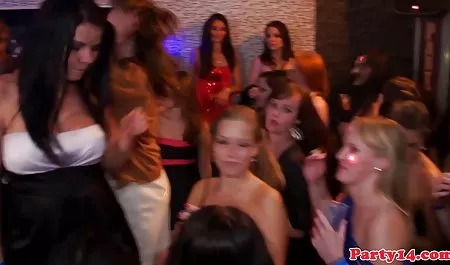 ભવ્ય સોનેરી દશા સુંદર કુદરતી બોબલા ચીડવવું ગાય્ઝ વાહિયાત