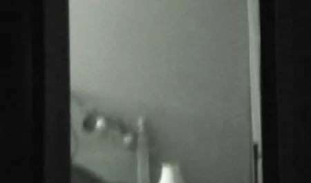 ક્રિસ્ટીન. ફ્રેન્ચ દેવી સાથે એક સુંદર વાહિયાત પર એક નગ્ન બીચ શરીર અને સૂક્ષ્મ ડિંટ્ડી