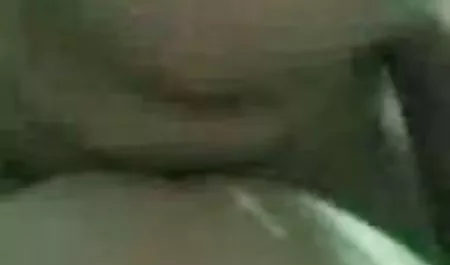 તેના નાના આંગળીઓ, જેથી સ્વાદિષ્ટ વાહિયાત અને સેક્સ