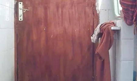 ચહેરો વાહિયાત એક બાંધકામ સાઇટ પર