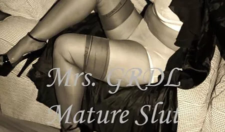 વિષયાસક્ત સફેદ ઘૂંટણ ભવ્ય મહિલા વાહિયાત અંદરથી પહેરવાનું વસ્ત્ર કે વસ્ત્રો