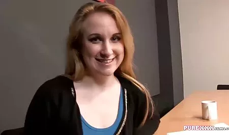 યુવાન છોકરી માંગે પૂરી કરવા વિમાન પરિચારિકા વાહિયાત માટે એક રેન્ડમ ગાય માટે ચોદવુ