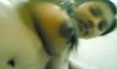 Gabby Quinteros વાહિયાત આ નાનો કબાટ ખંડ માં