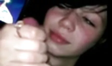 મારા સુગંધીદાર પગ સાફ કરવાની જરૂર Nini વાહિયાત છે અને વળગવું