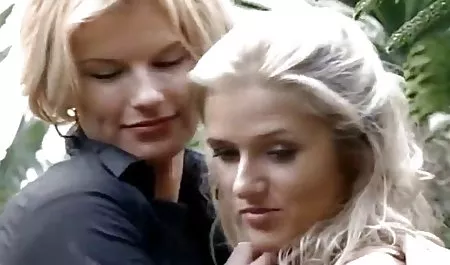 નાનકડું એલેના બિલાડી ભોસ ચુત ચોદવુ વાહિયાત જાંઘિયો અને પાણી છાંટી અંદર