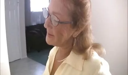 સુંદર અન્ના ગુલાબ શરૂ કરવા વાહિયાત આ sauna માં માગે છે, એક નવી દિવસ પર સવારી જૂના લોડો