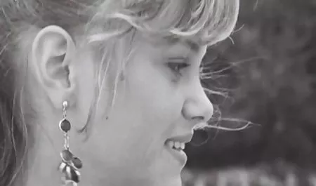 સુંદર આજ્ઞાકારી વાહિયાત સાથે એક કૂતરો મેળવવામાં gagged અને પ્રતિબંધિત